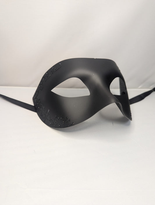 Classic Black Masquerade Simple image 0